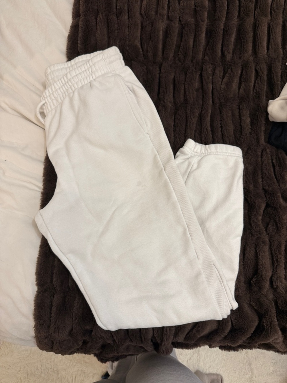TNA Cozy Fleece Sweatpants in White